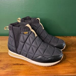 teva ember mid booties